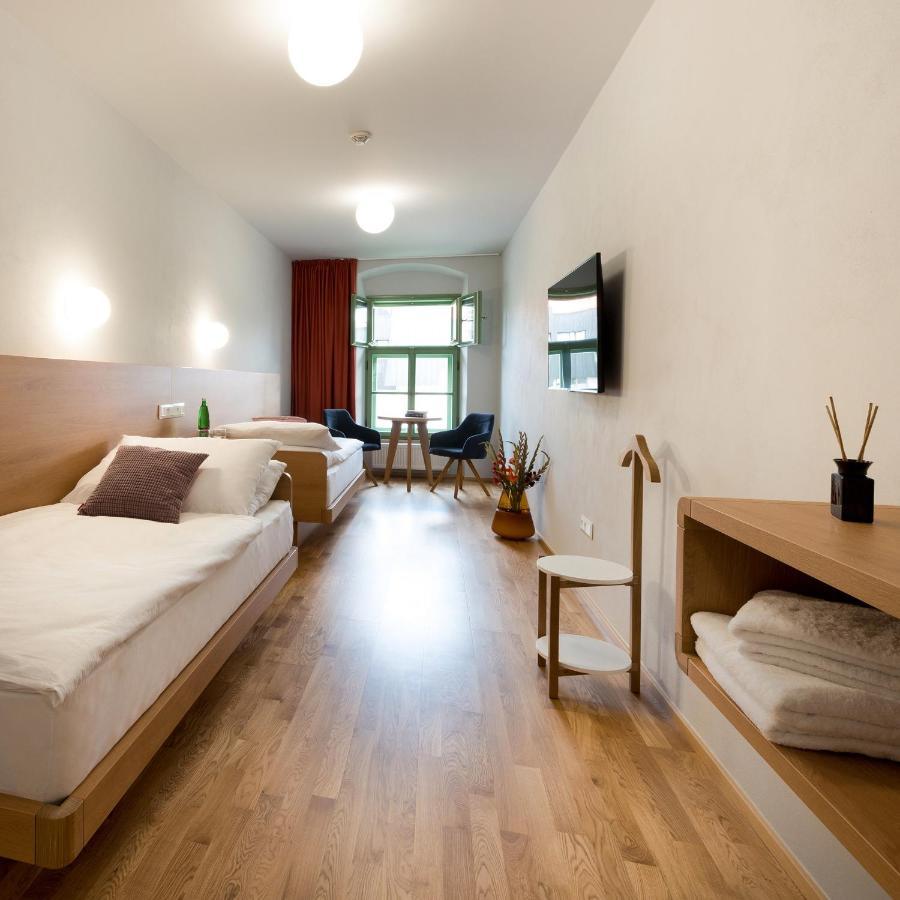 Hotel Tri Knizata Jihlava Buitenkant foto