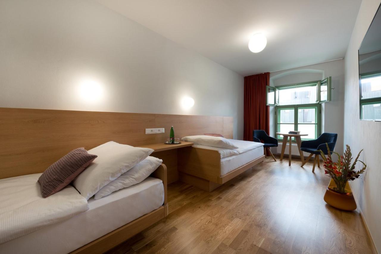 Hotel Tri Knizata Jihlava Buitenkant foto